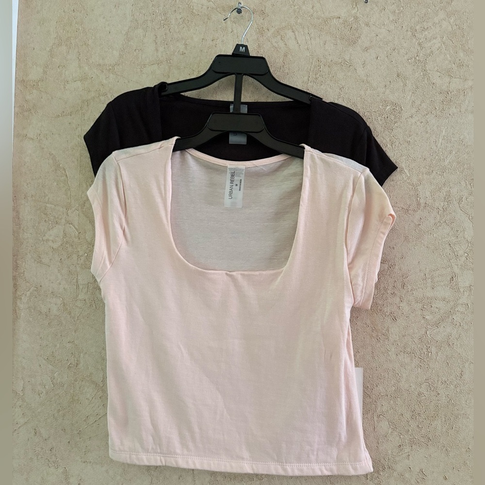 Urban Rebel Two Pack Crop Tops(Pit to pit 15”
Length 18”)